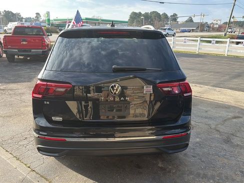 Used 2022 Volkswagen Tiguan SE image 6