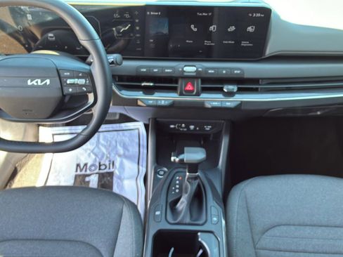 Used 2025 Kia K4 EX image 32