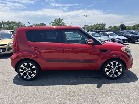 Used 2012 Kia Soul ! FWD image 3