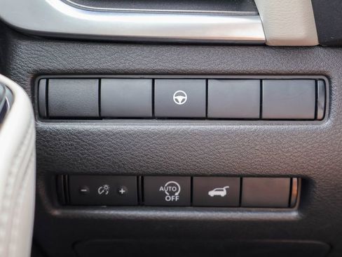 Used 2025 Nissan Rogue SV FWD image 18