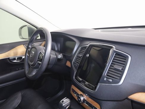 Used 2022 Volvo XC90 T6 Momentum w/ Climate Package image 46