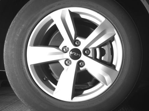 Used 2023 Kia Sorento LX image 13