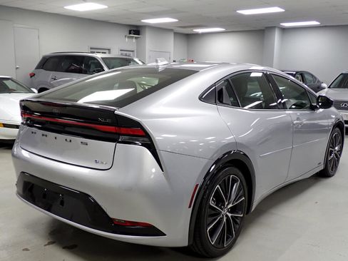 Used 2024 Toyota Prius XLE image 2