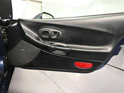 Used 2001 Chevrolet Corvette Convertible RWD image 29