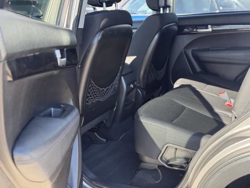 Used 2014 Kia Sorento LX FWD image 11