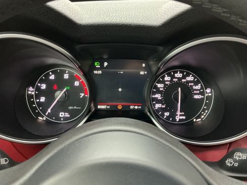 Used 2018 Alfa Romeo Stelvio AWD image 29