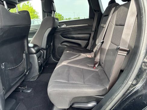 Used 2020 Jeep Grand Cherokee Laredo AWD/4WD image 34