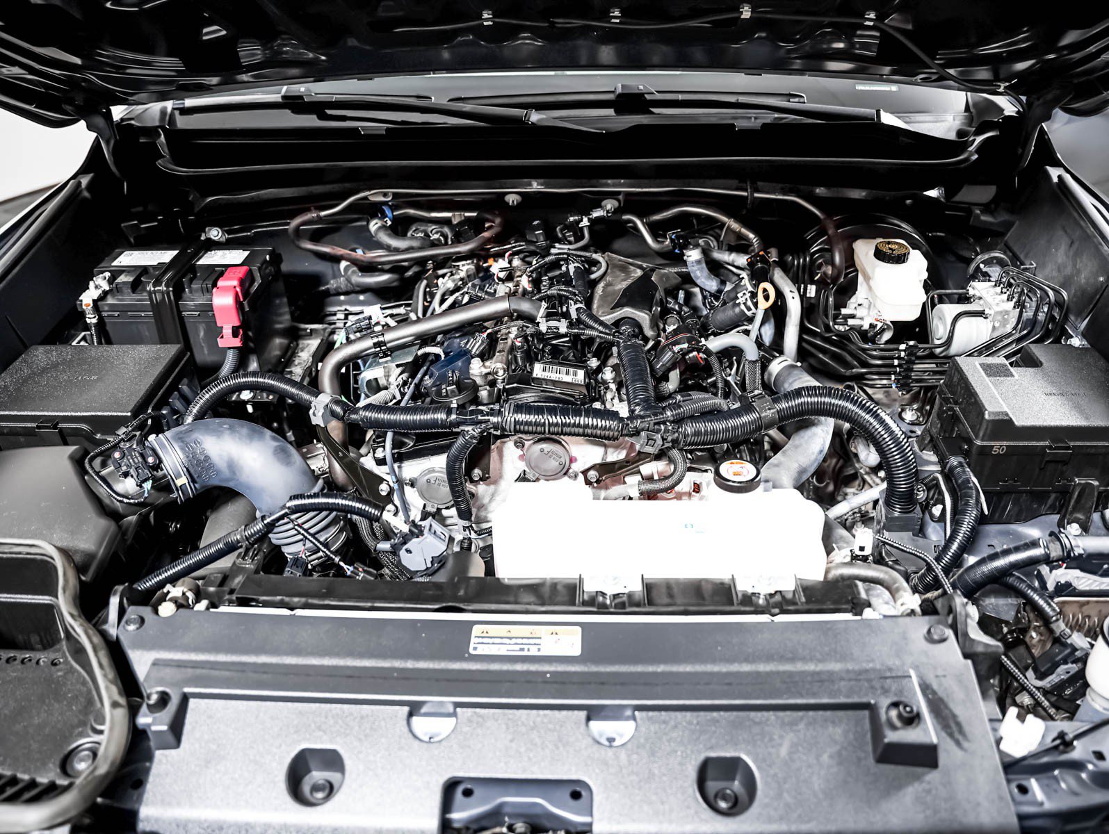 Used 2024 Toyota Tacoma SR5 AWD/4WD image 3