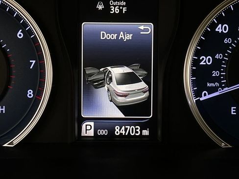 Used 2015 Toyota Camry XLE image 17