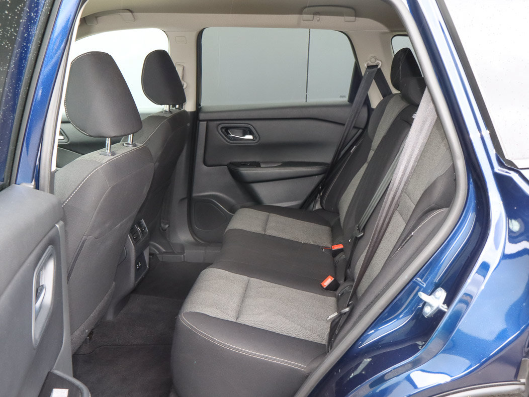 Used 2025 Nissan Rogue SV AWD/4WD image 8