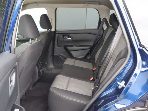 Used 2025 Nissan Rogue SV AWD/4WD image 8