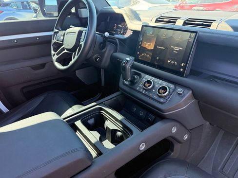 Used 2024 Land Rover Defender 130 X-Dynamic SE image 12