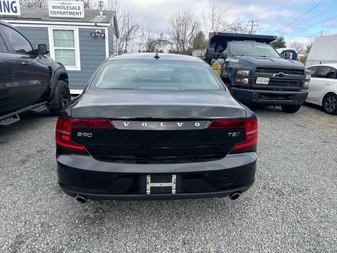 Used 2018 Volvo S90 T5 Momentum w/ Convenience Package image 5