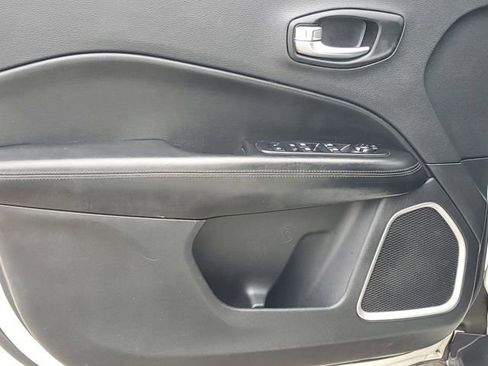 Used 2021 Jeep Compass Latitude image 9