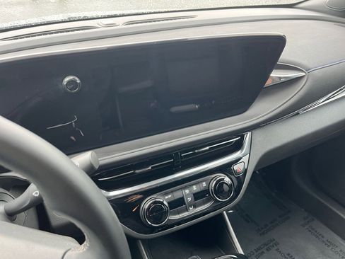 Used 2025 Buick Envista Sport Touring image 18