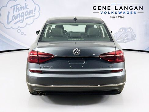 Used 2018 Volkswagen Passat 2.0T SE FWD image 6