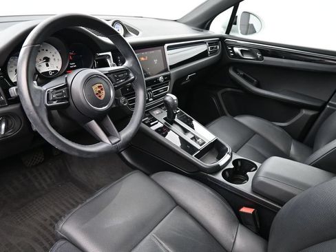 Certified 2023 Porsche Macan AWD/4WD image 4