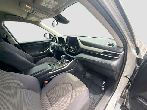 Used 2023 Toyota Highlander LE FWD image 32