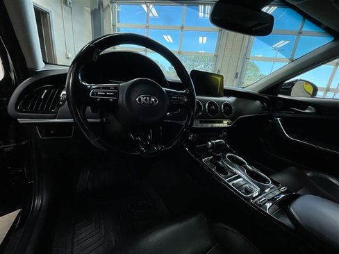 Used 2018 Kia Stinger Premium RWD image 13