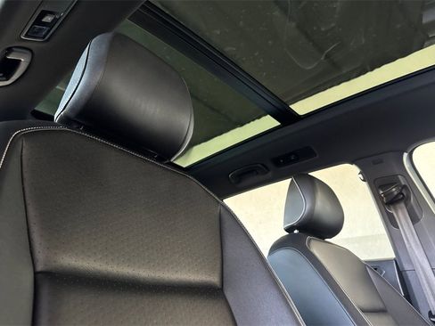 Used 2021 Volkswagen Tiguan SE R-Line image 16