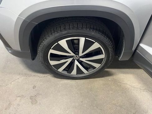 Used 2023 Volkswagen Taos SE AWD/4WD image 30