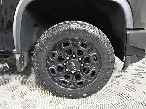Used 2021 Chevrolet Silverado 2500 LTZ w/ LTZ Plus Package image 12