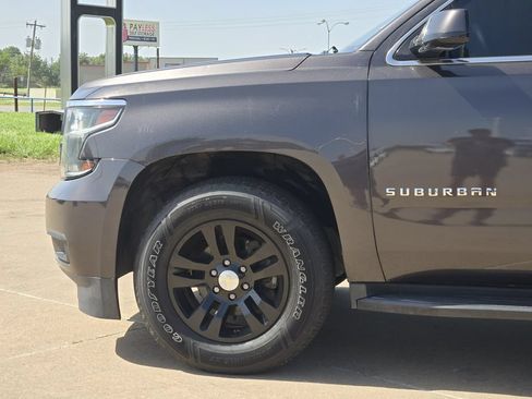 Used 2018 Chevrolet Suburban LT RWD image 28