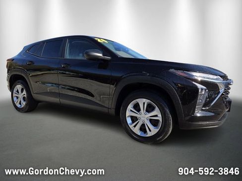 Used 2024 Chevrolet Trax LS image 8