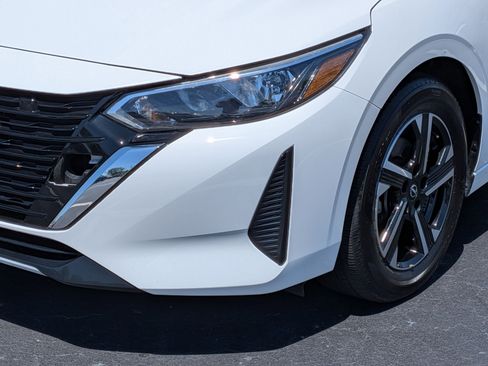 Used 2025 Nissan Sentra SV FWD image 9