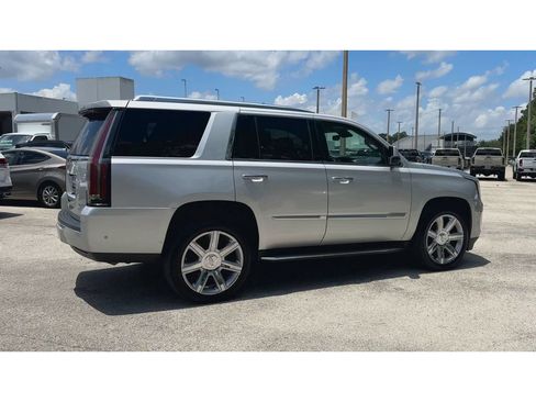 Used 2020 Cadillac Escalade Luxury RWD image 9