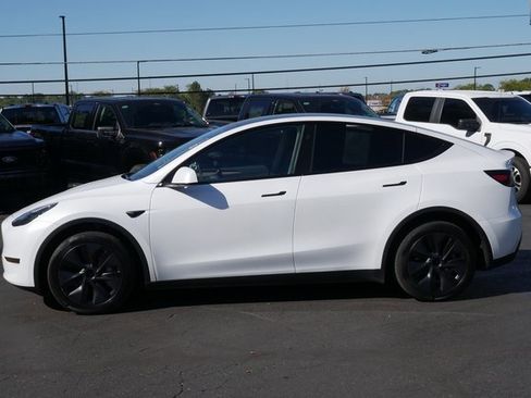 Used 2025 Tesla Model Y Long Range image 9