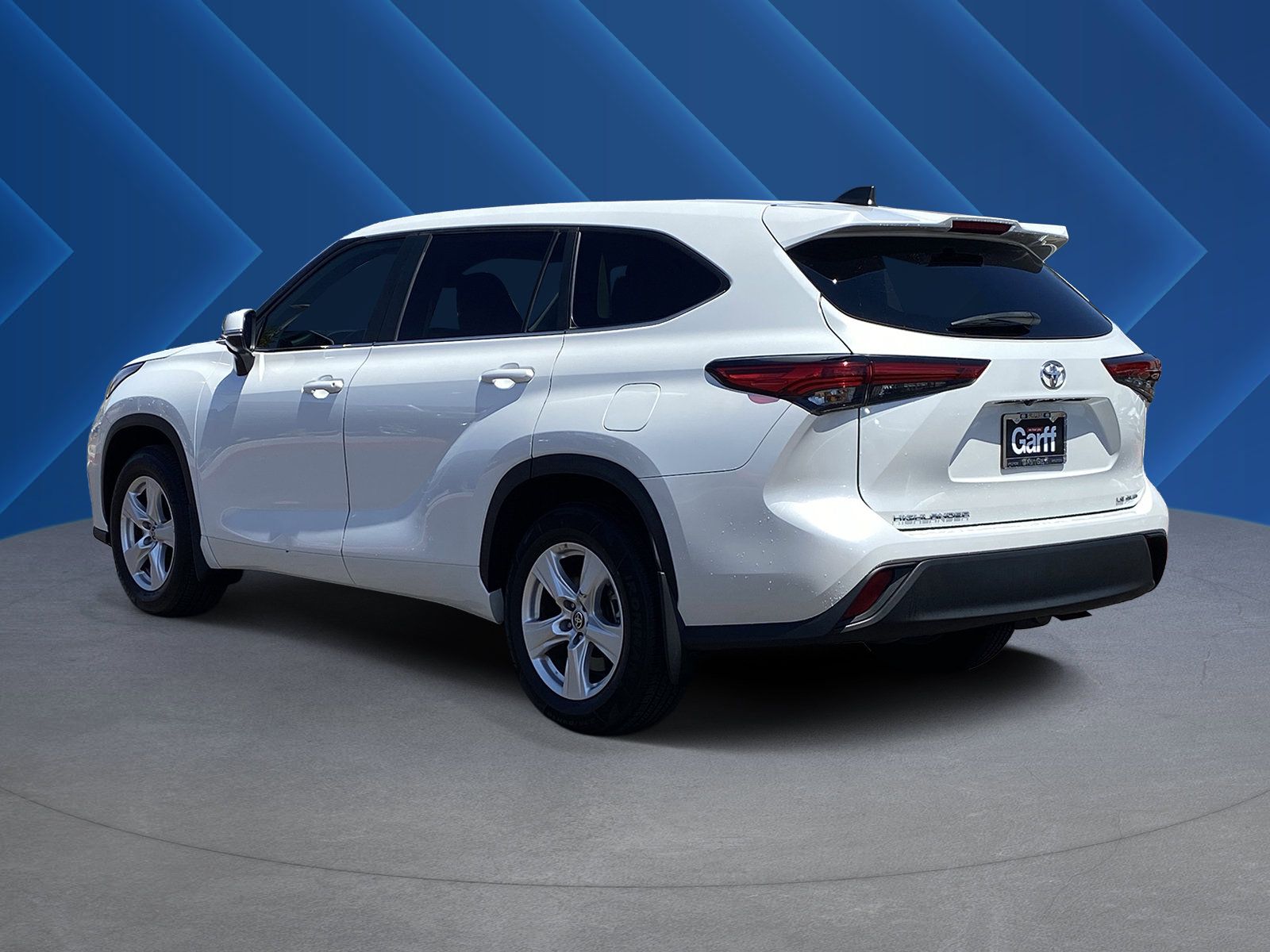 Used 2023 Toyota Highlander LE AWD/4WD image 5
