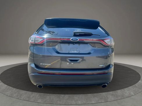 Used 2018 Ford Edge SE image 5