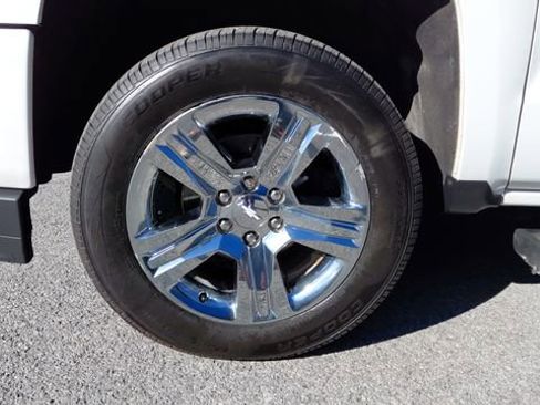 Used 2018 Chevrolet Silverado 1500 Custom w/ Custom Value Package image 10