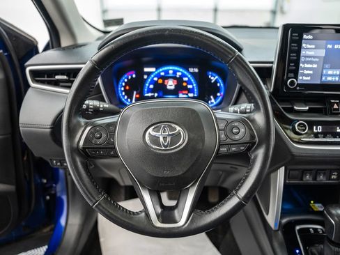 Used 2022 Toyota Corolla Cross XLE w/ Convenience Package AWD/4WD image 31