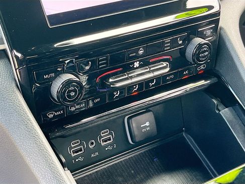 Used 2023 Jeep Grand Cherokee L Laredo image 15