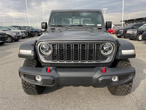 Used 2024 Jeep Gladiator Rubicon image 2