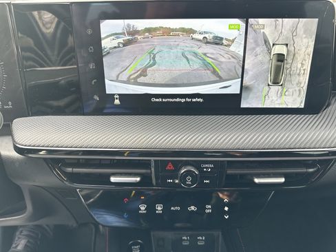 Used 2025 Nissan Kicks SR image 16