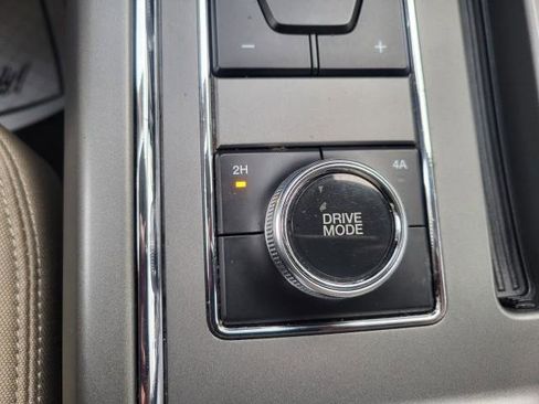 Used 2018 Ford Expedition Max XLT image 15