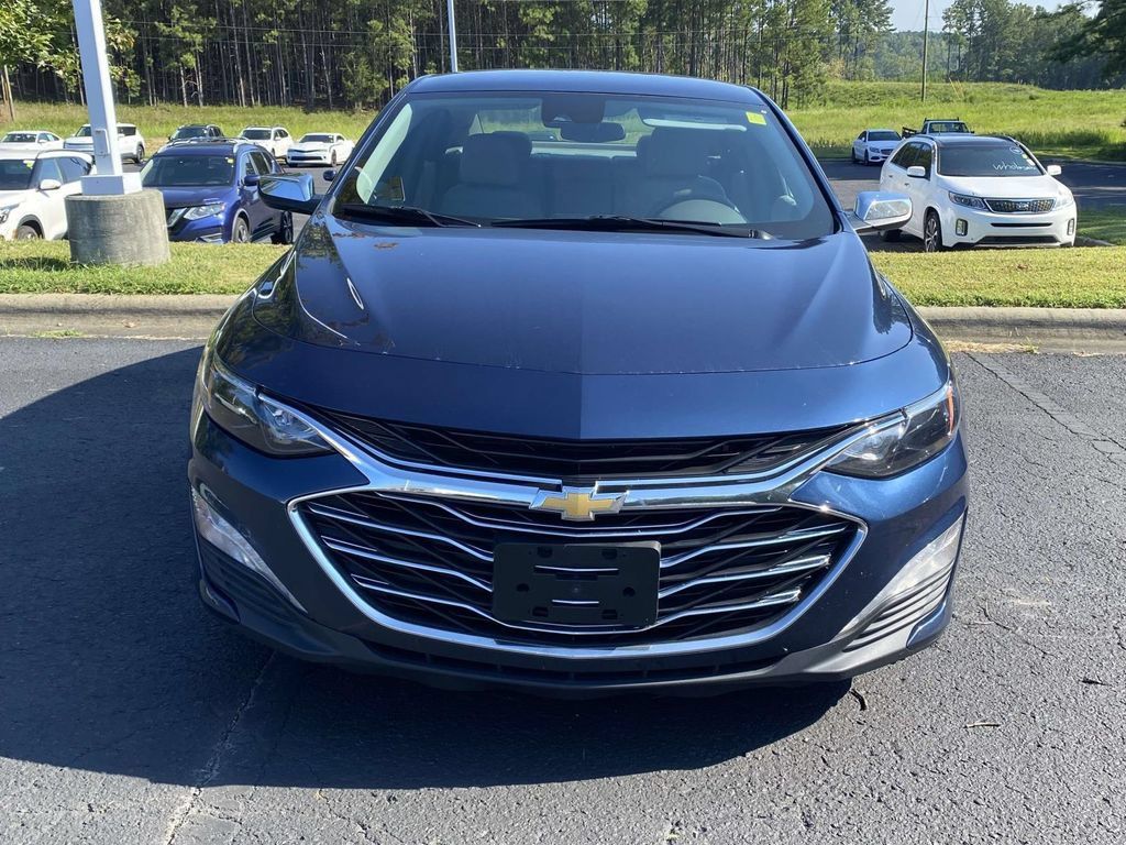 Used 2021 Chevrolet Malibu LT FWD image 2