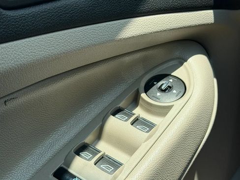 Used 2016 Ford Escape Titanium FWD image 27