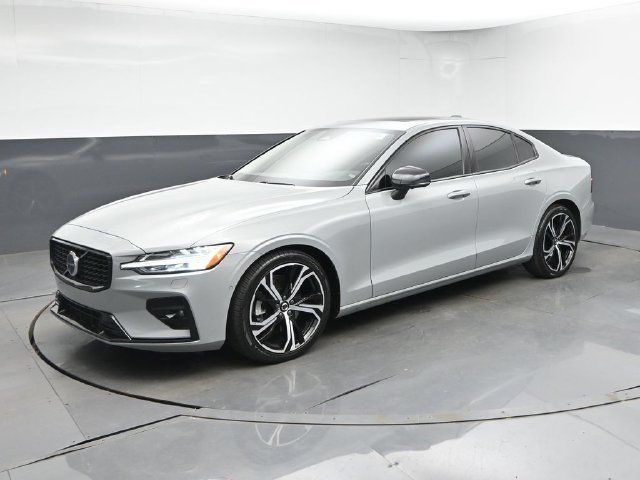 Used 2025 Volvo S60 B5 Plus FWD image 4