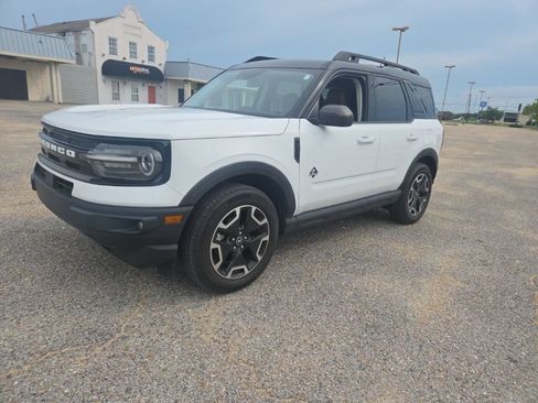 Used 2023 Ford Bronco Sport Outer Banks w/ Tech Package AWD/4WD image 2