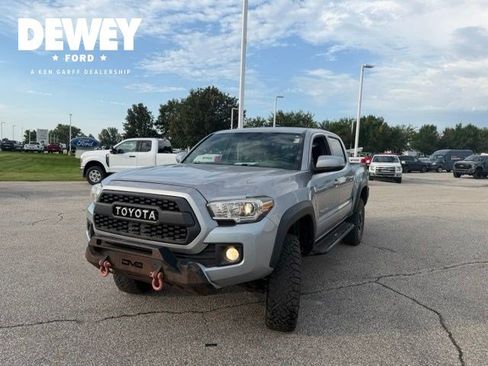 Used 2017 Toyota Tacoma TRD Off-Road w/ Tow Package (A/T) AWD/4WD image 5