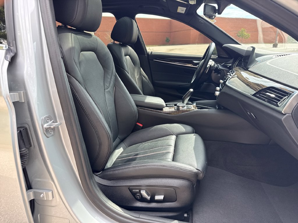 Used 2018 BMW 540i xDrive AWD/4WD image 31