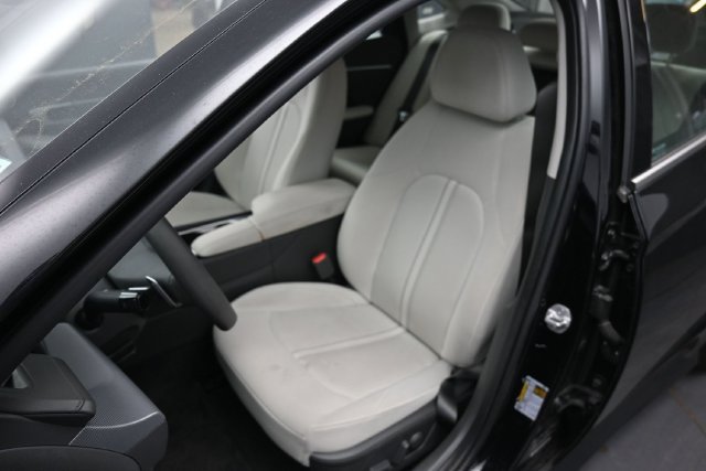Used 2025 Hyundai Sonata SEL FWD image 16