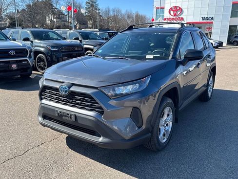 Used 2021 Toyota RAV4 LE image 4