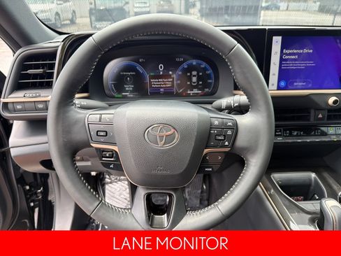 Used 2025 Toyota Crown AWD/4WD image 14