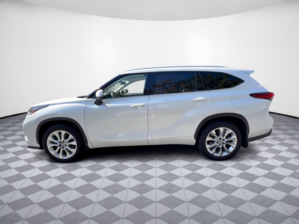 Used 2022 Toyota Highlander Limited AWD/4WD image 2