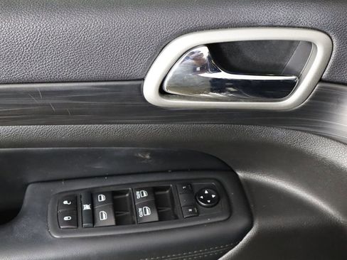 Used 2020 Jeep Grand Cherokee Laredo w/ Laredo X Package RWD image 20